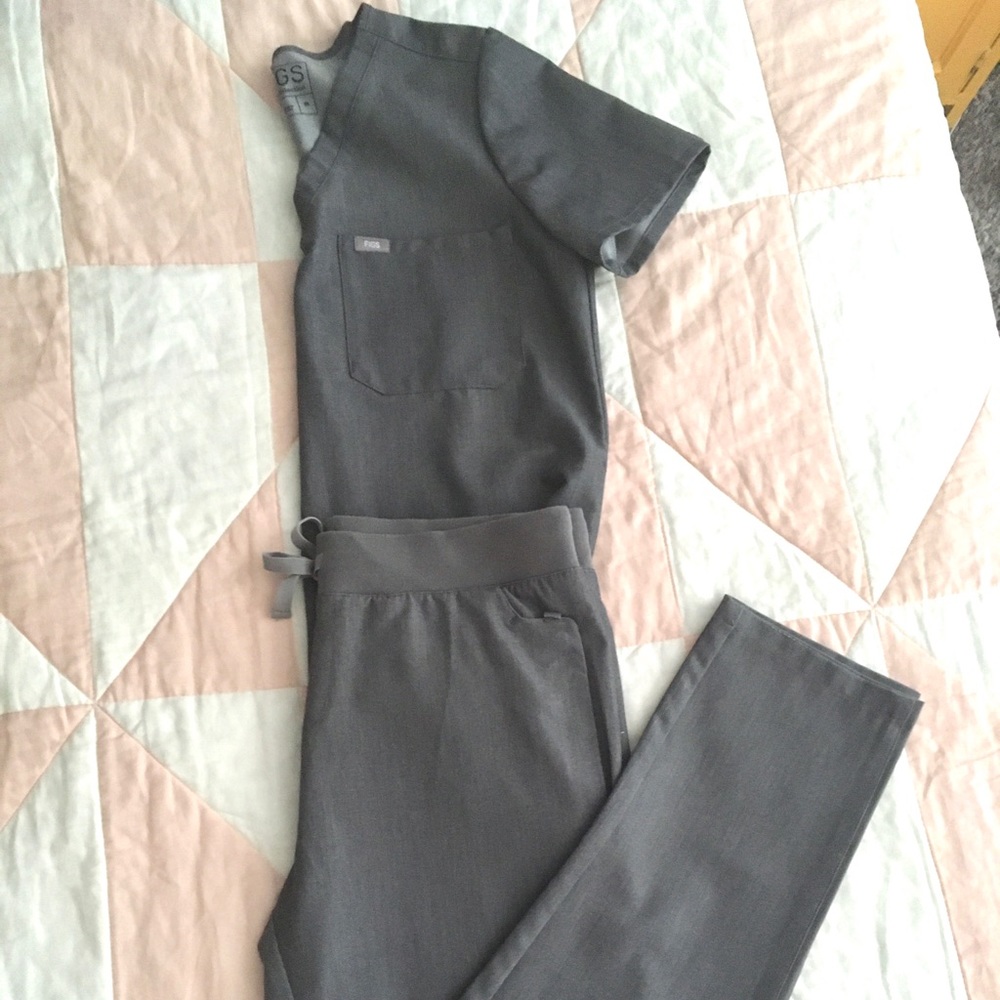 Figs M Catarina top & tapered leg pants charcoal